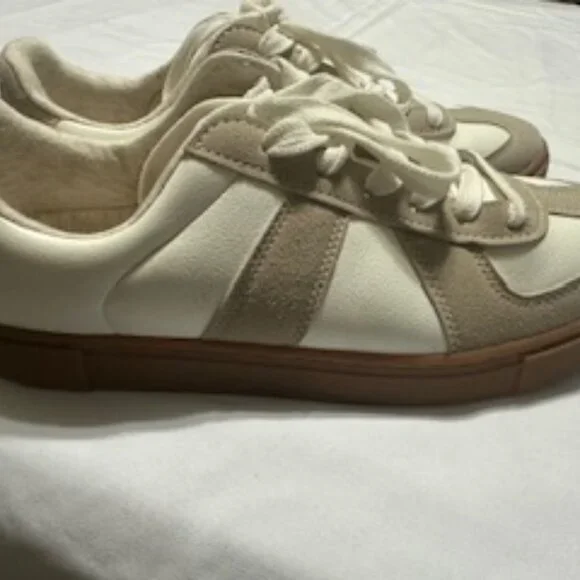 Women's Bailey lace up sneaker size 8.5 - Picture 4 of 7